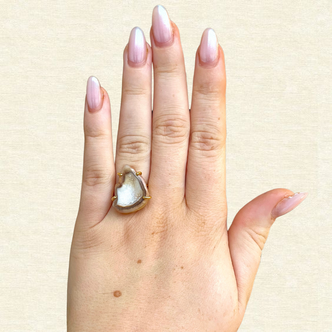 Beige geodes